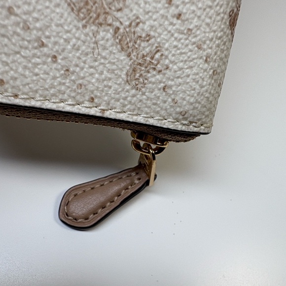 Coach Zip Around Card/Coin Case In Horse and Carriage Dot Print - Picture 10 of 13